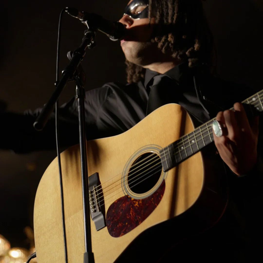 INNOCNT playing guitar at the microphone